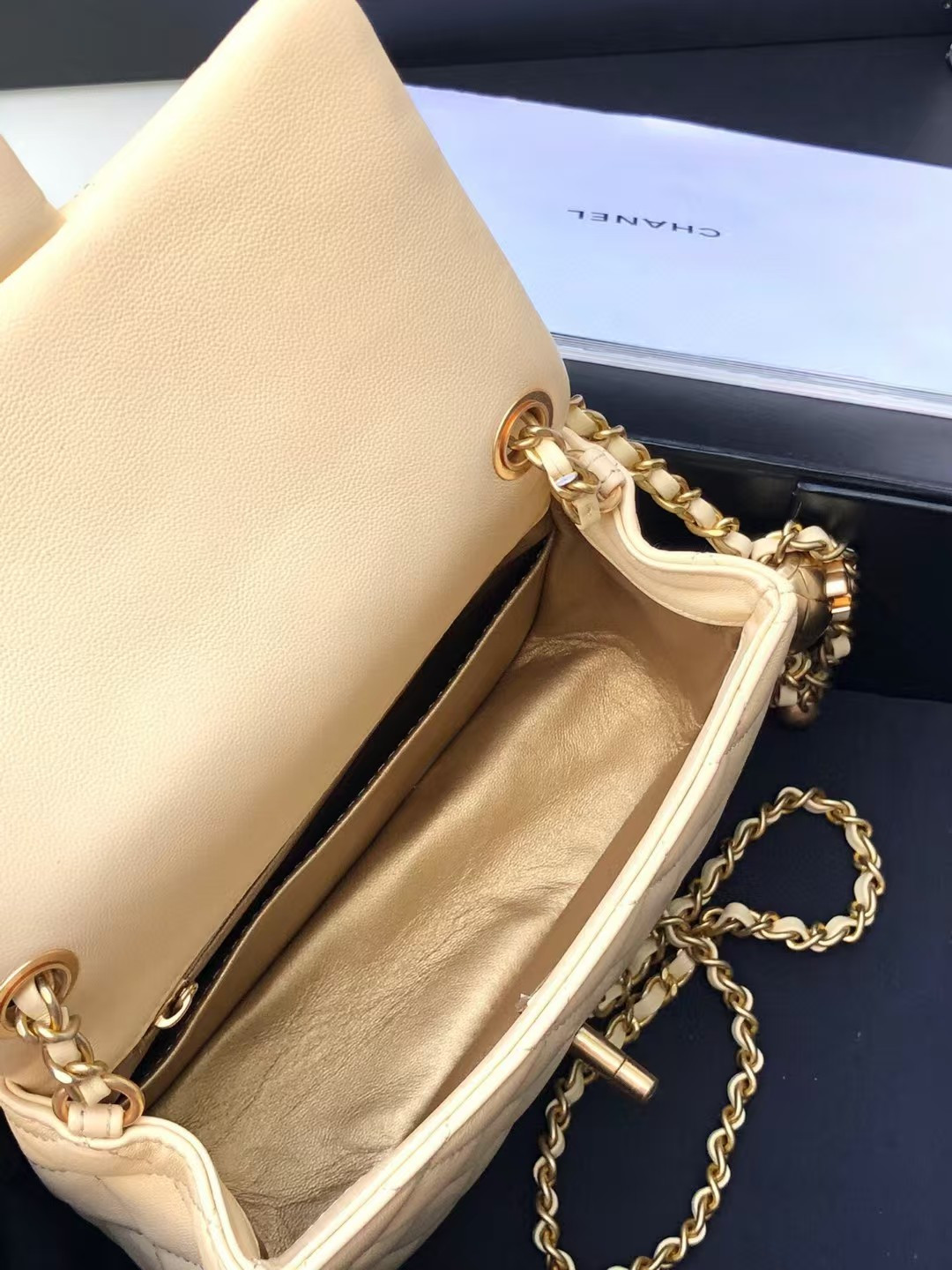 Ch**el MINI FLAP 13.5 × 17 × 8 cm