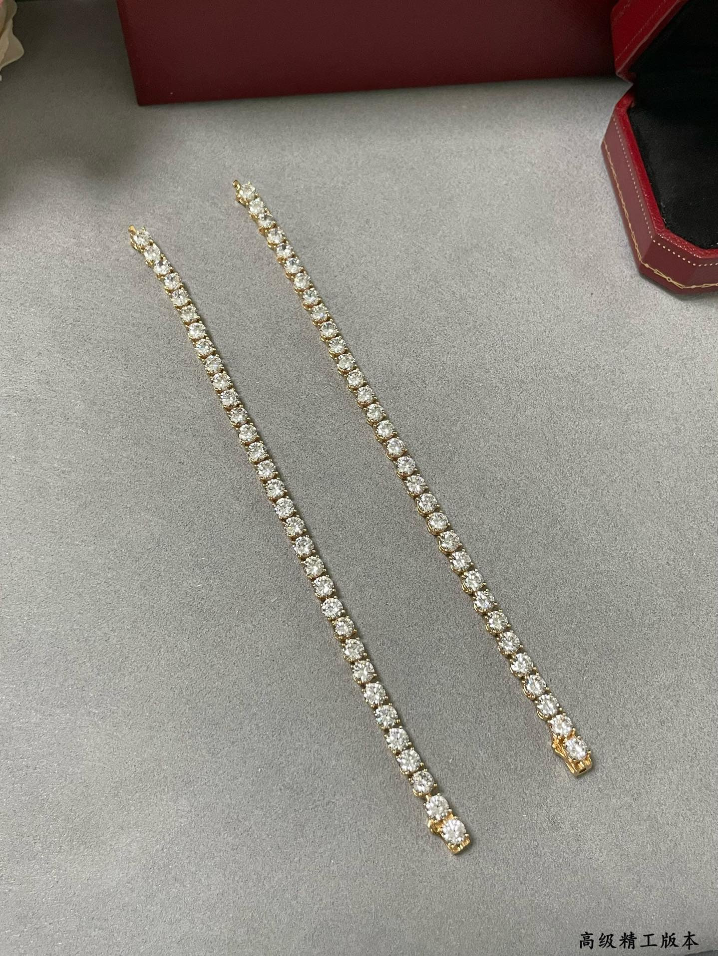 Ca*t1er full D1am0nd four-claw Bracelet