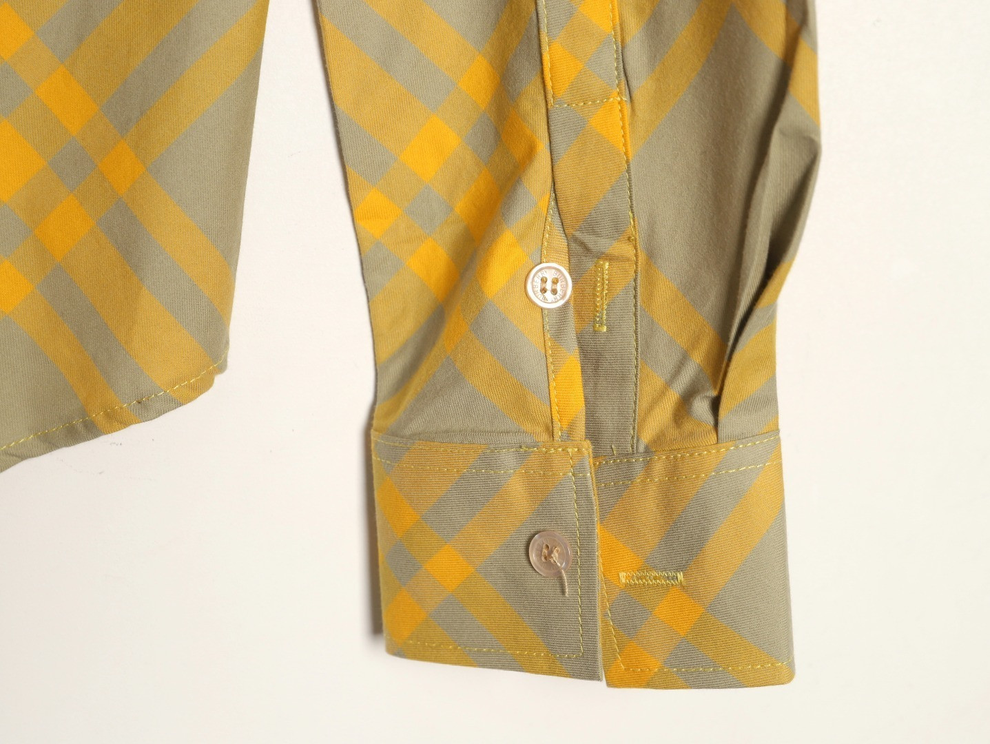 Bv*b*rry Long-sleeved Shirts