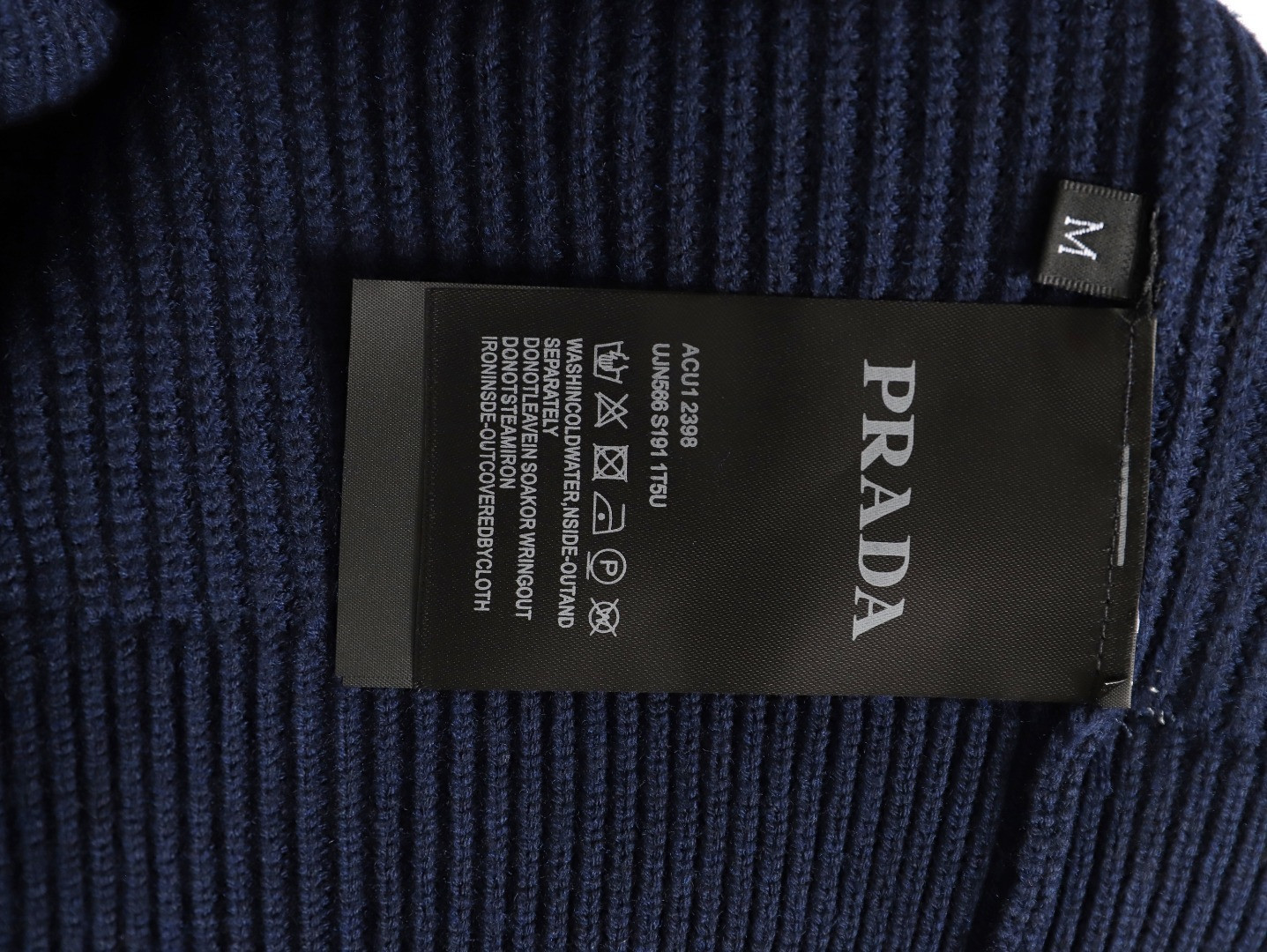 Pra*a Knitting Sweaters