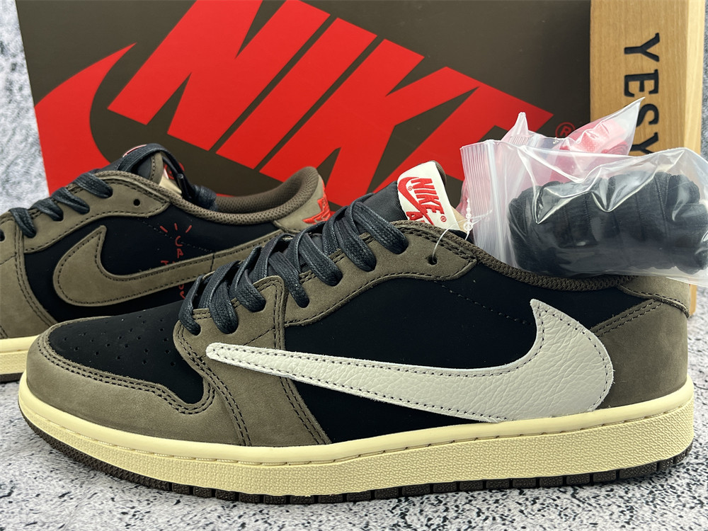 UA TRAVIS SCOTT X AIR JORDAN 1 LOW 