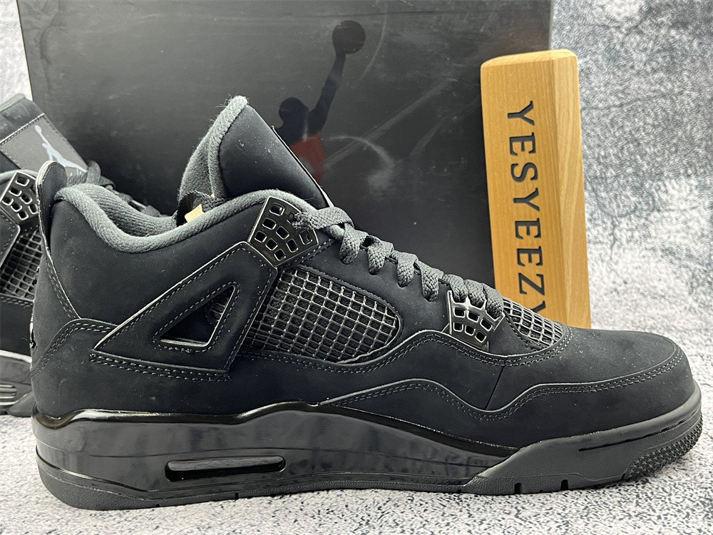 UA AIR JORDAN 4 RETRO 