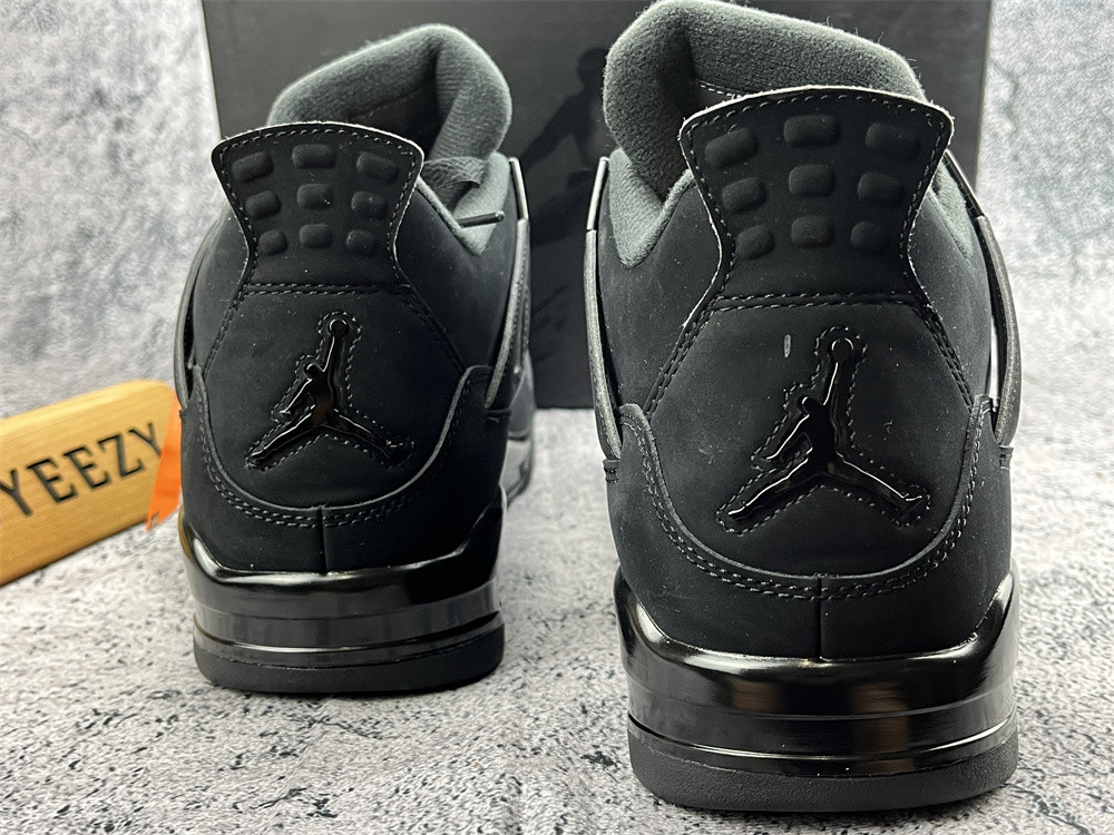 UA AIR JORDAN 4 RETRO 