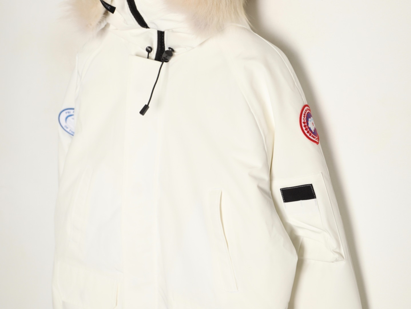 Can*a G00se Short Puffer jacket