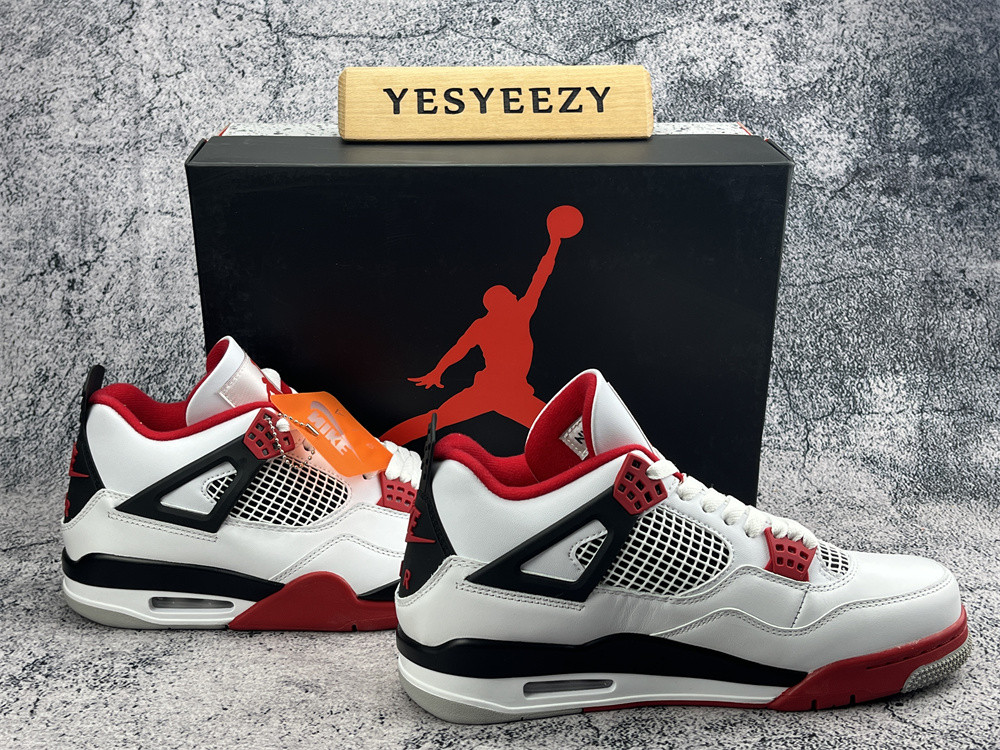 UA AIR JORDAN 4 RETRO OG 