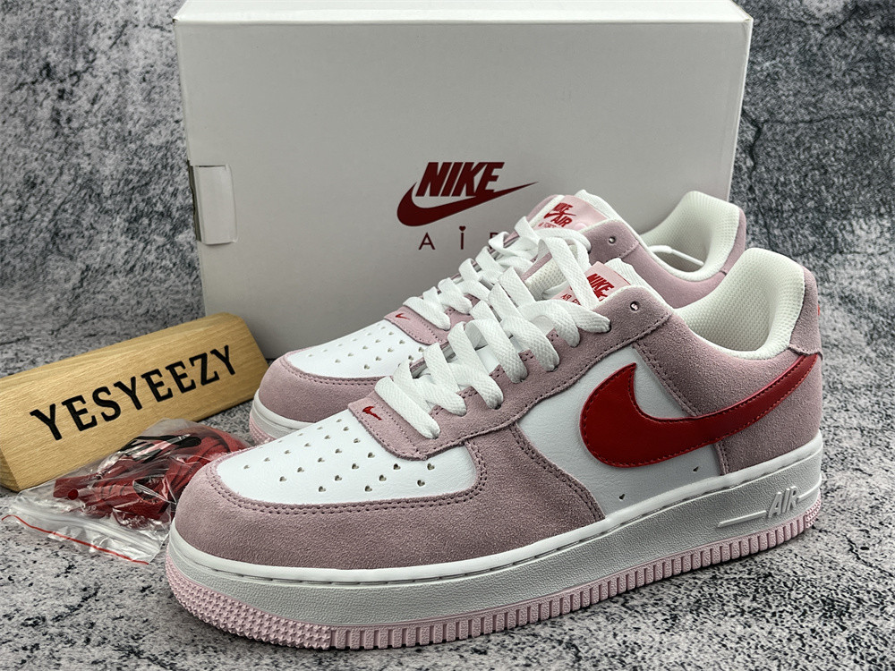 UA NIKE AIR FORCE 1 LOW 