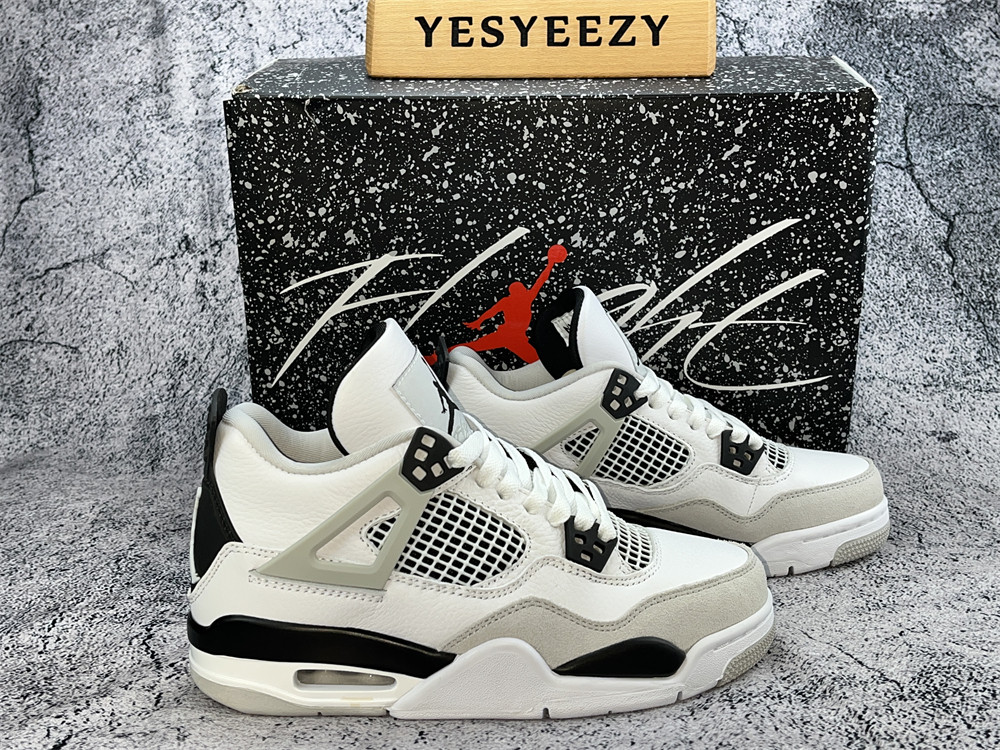 UA AIR JORDAN 4 RETRO 