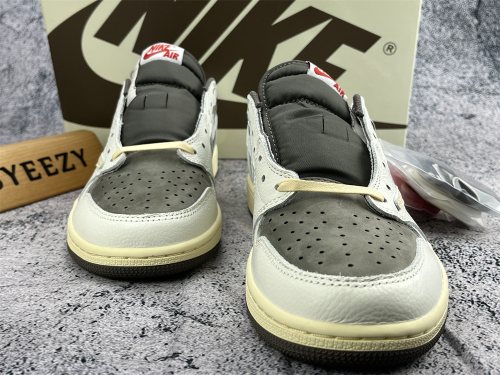 UA TRAVIS SCOTT X AIR JORDAN 1 LOW OG 