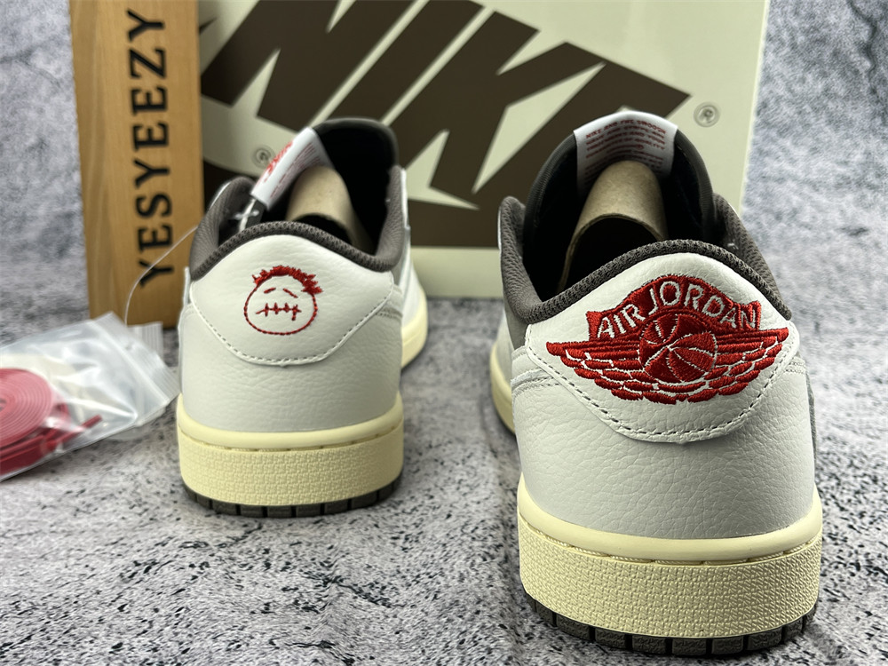 UA TRAVIS SCOTT X AIR JORDAN 1 LOW OG 