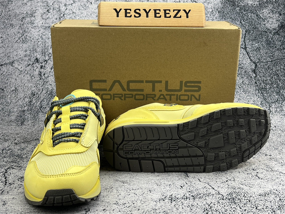 UA NIKE TRAVIS SCOTT X AIR MAX 1 