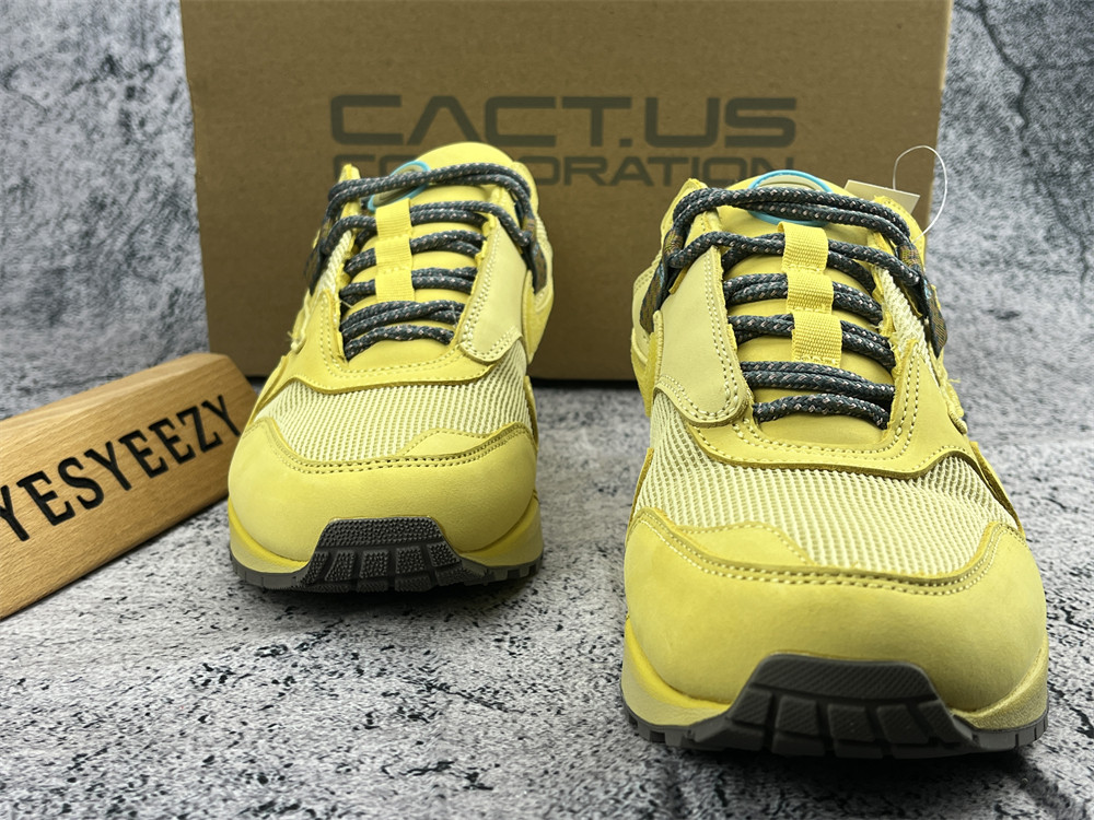 UA NIKE TRAVIS SCOTT X AIR MAX 1 