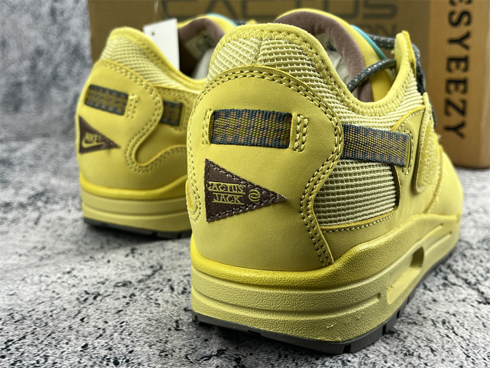 UA NIKE TRAVIS SCOTT X AIR MAX 1 