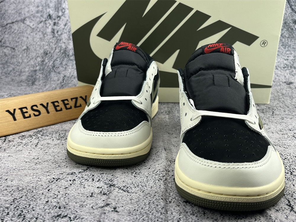 UA TRAVIS SCOTT X WMNS AIR JORDAN 1 LOW OG 