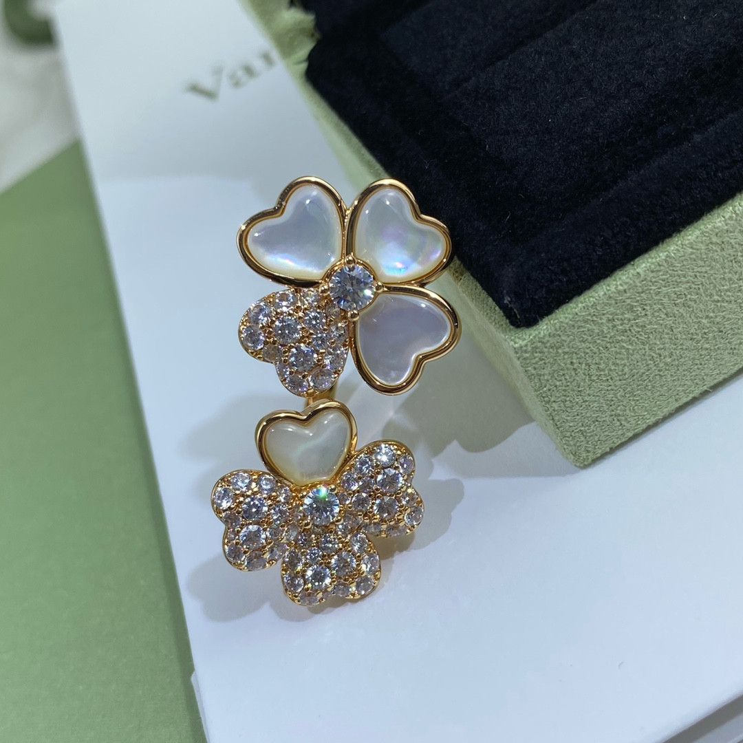 V*n Cl**f & Arpels Four Leaf Clover Ring