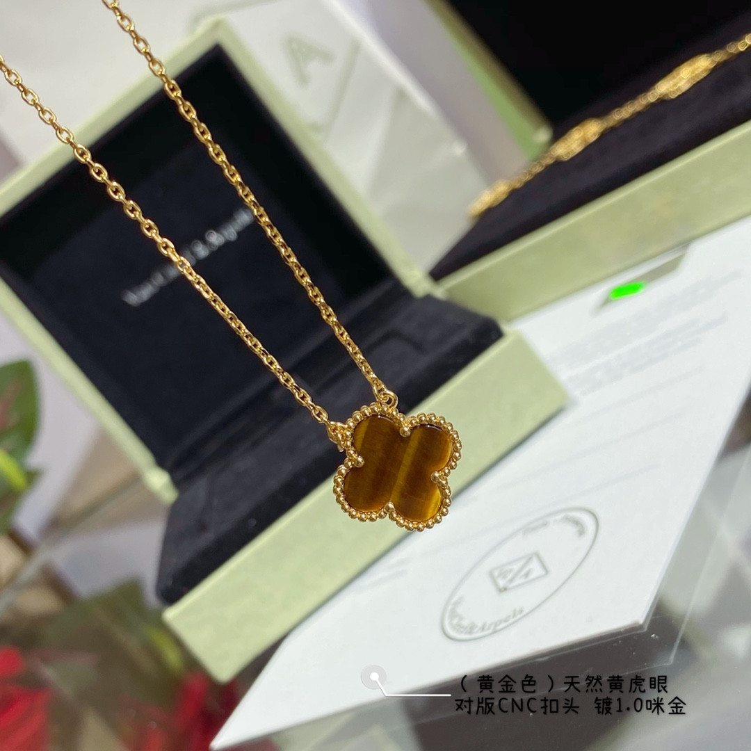 V*n Cl**f & Arpels Medium Classic Natural yellow tiger eye four leaf clover Necklace Diameter approx 1.5cm,Chain length approx 40+5cm