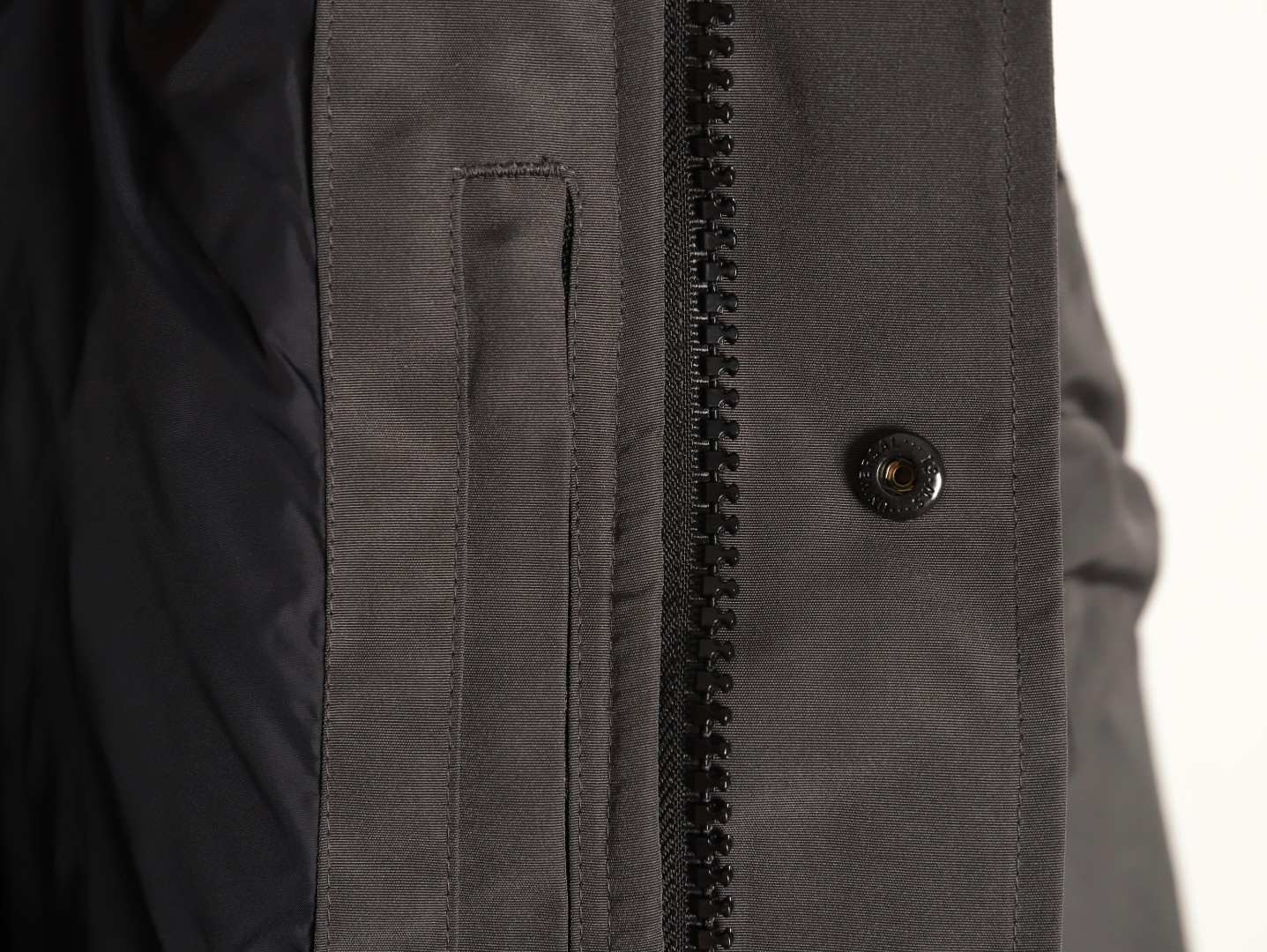 Can*a G00se Short Puffer jacket