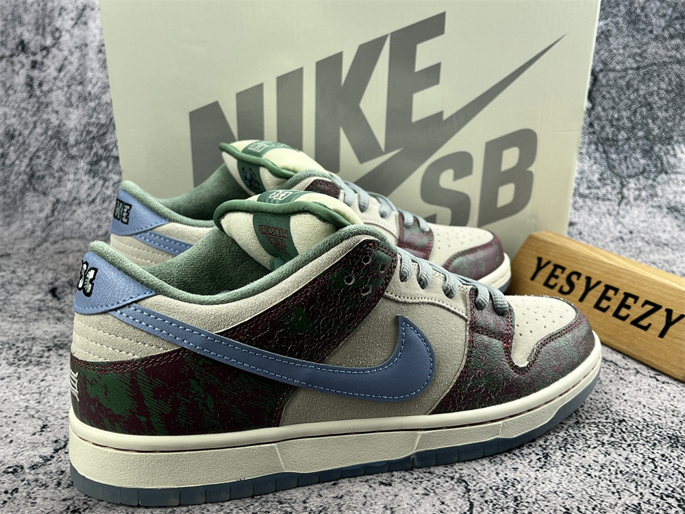 UA NIKE CRENSHAW SKATE CLUB X DUNK LOW SB