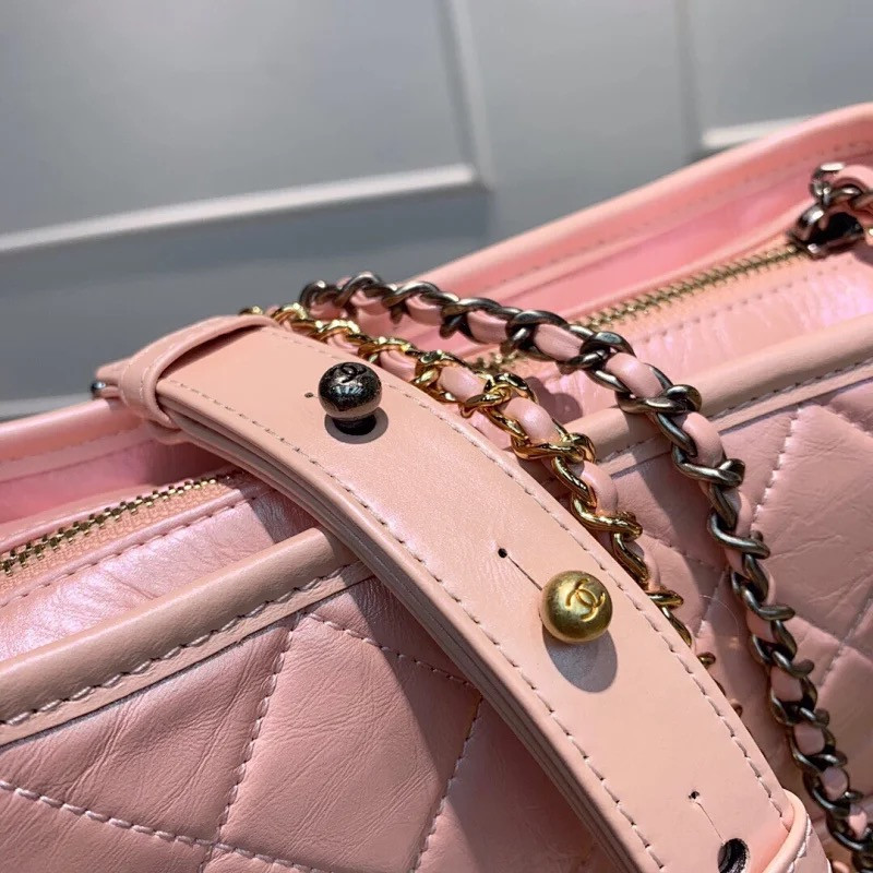 Ch**el Alessandra Ambrosio pearl bag