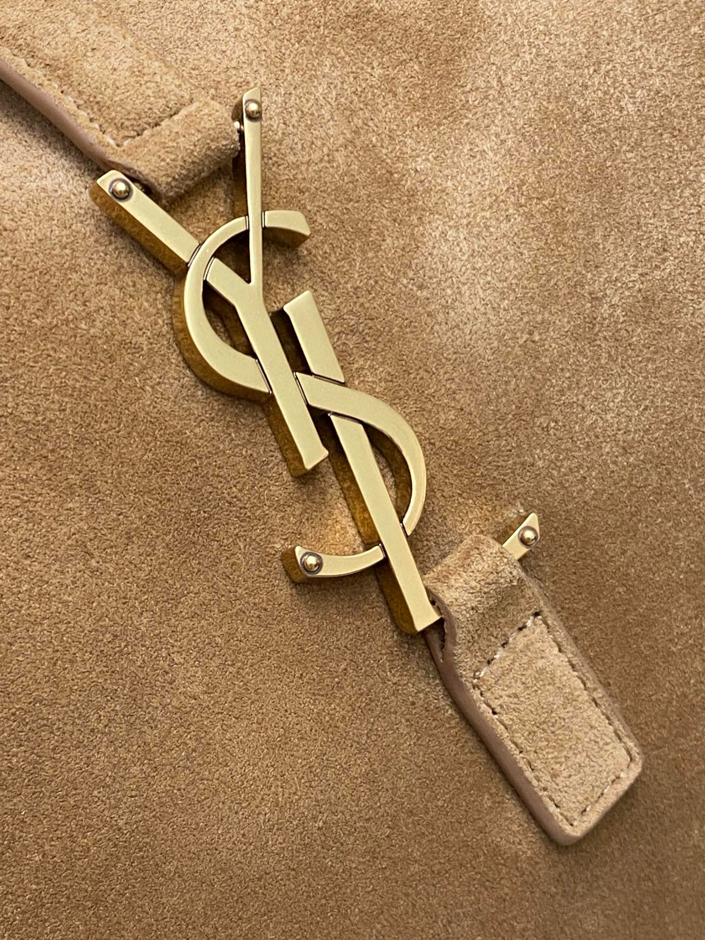 Y51 LE 5 À 7 S*pPLE LARGE IN SUEDE 30 X 31 X 13 CM