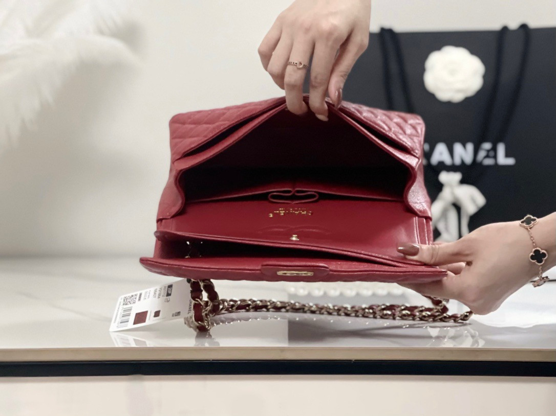 Ch**el Classic Handbag in Grained Litchi Pattern Calfskin & Gold-Tone Metal 15.5 × 25.5 × 6.5 cm