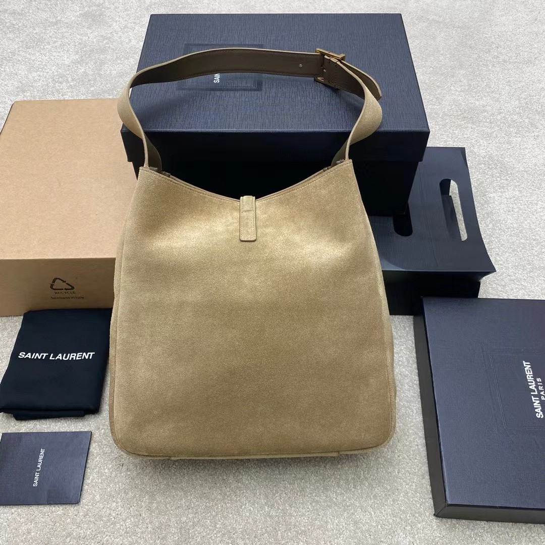 Y51 LE 5 À 7 S*pPLE LARGE IN SUEDE 30 X 31 X 13 CM