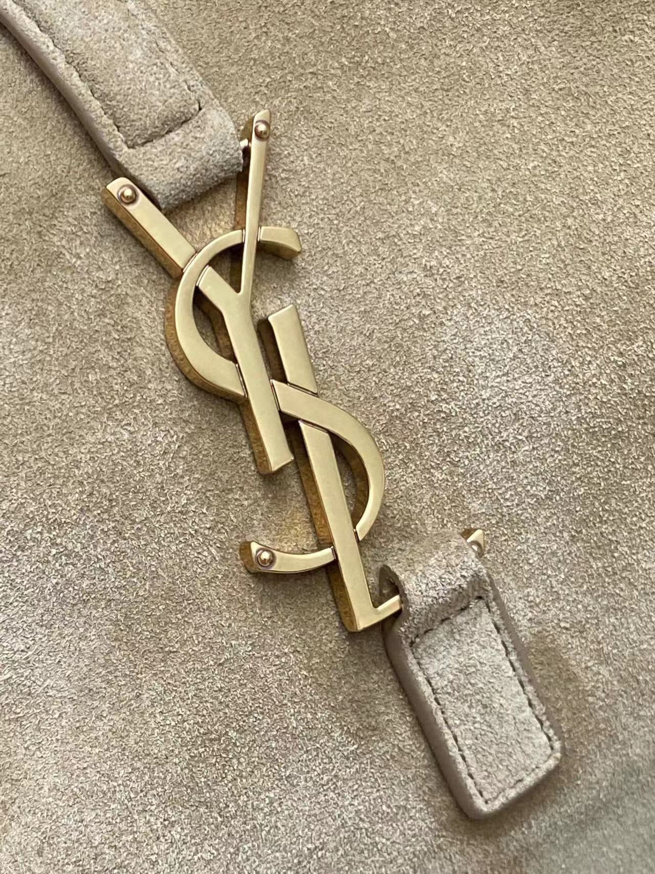 Y51 LE 5 À 7 S*pPLE LARGE IN SUEDE 30 X 31 X 13 CM