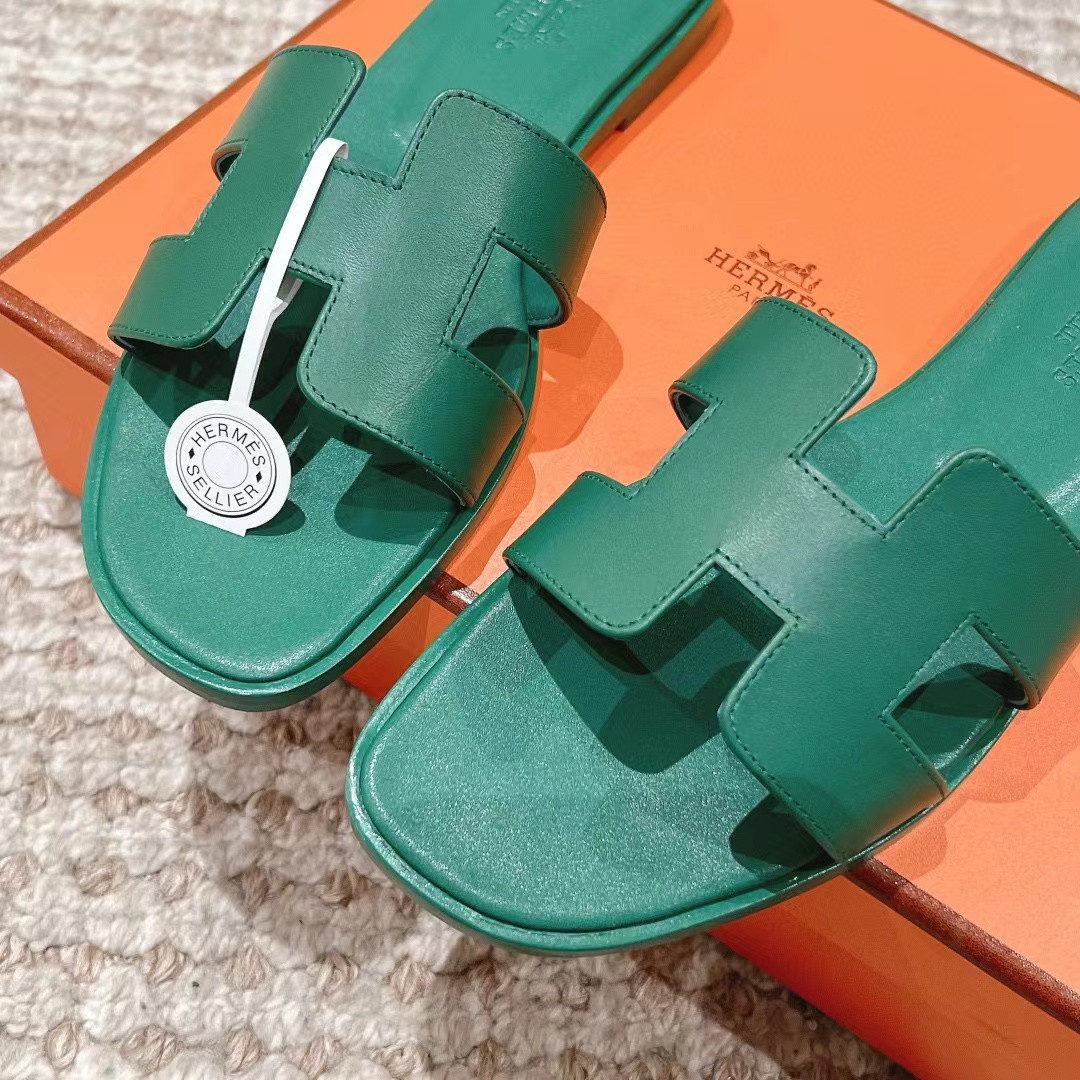 UA H**me5 Oran sandal