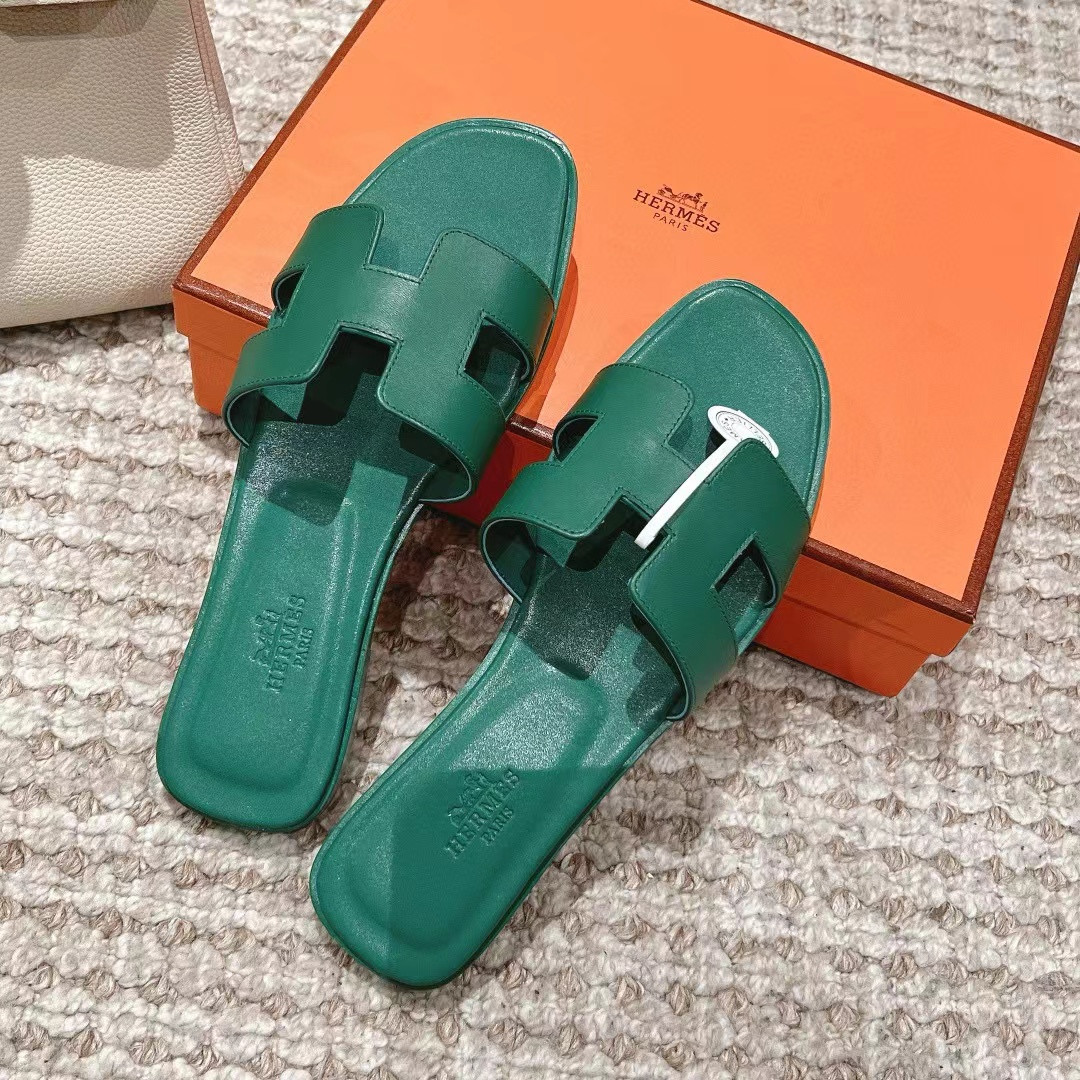 UA H**me5 Oran sandal