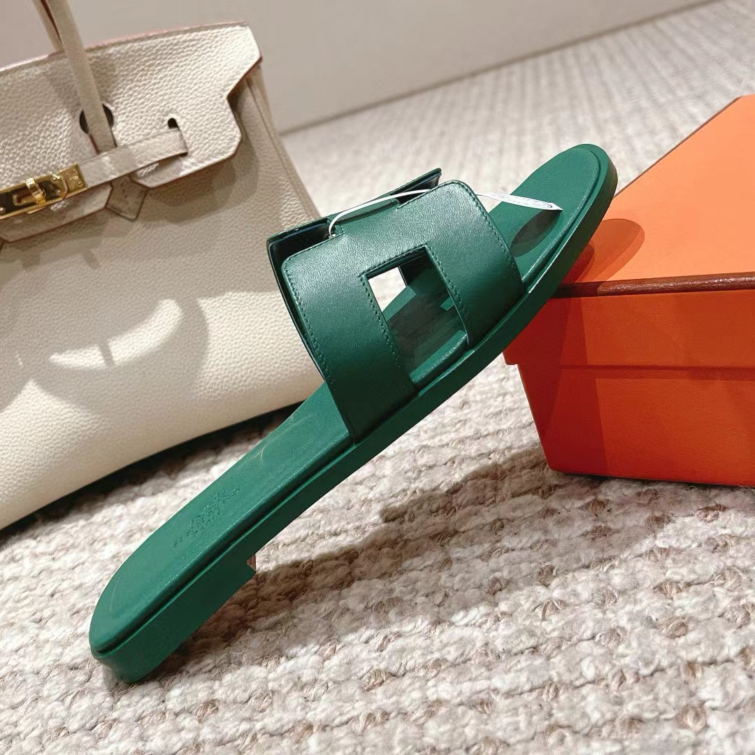 UA H**me5 Oran sandal