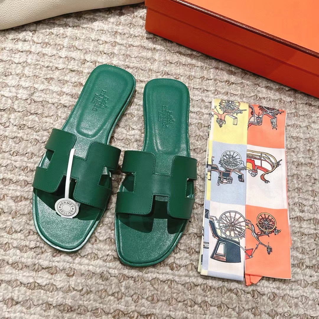 UA H**me5 Oran sandal