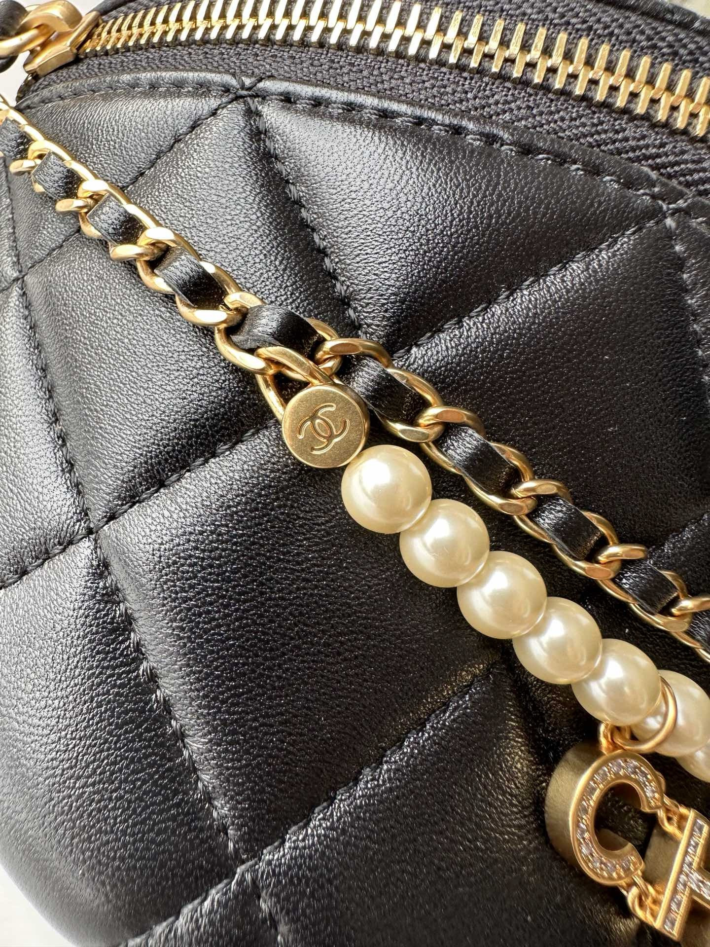 Ch**el Waist Bag 17 × 24 × 11 cm