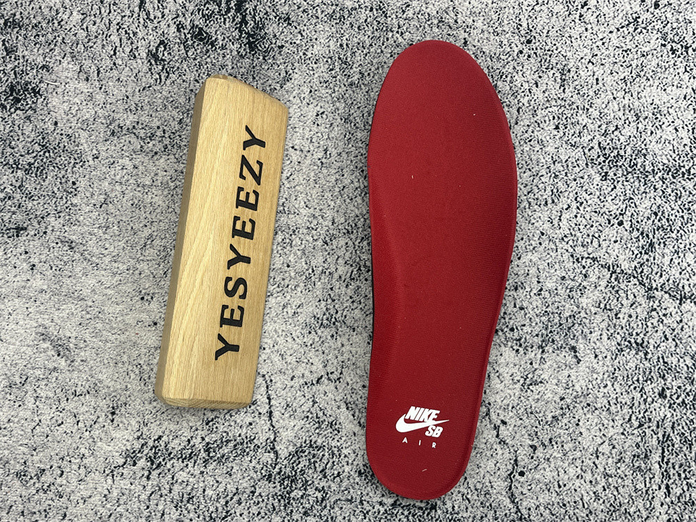 UA NIKE SB X AIR JORDAN 4 RETRO SP 