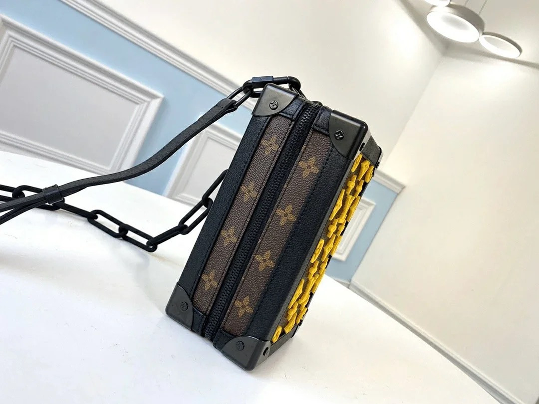 LV VERTICAL SOFT TRUNK M45079