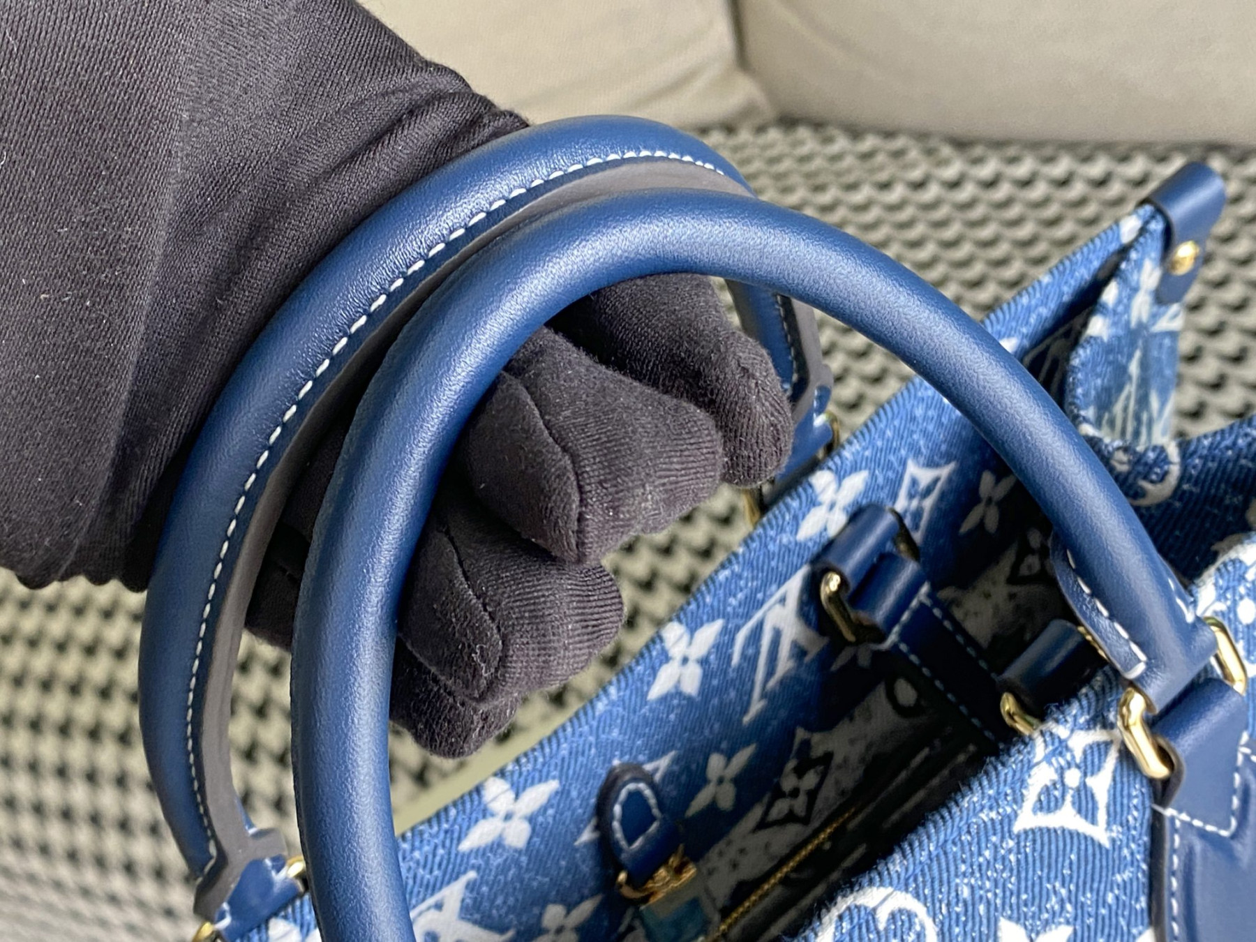 L0vis Vvtt0n OnTheGo MM M59608 35x27x14CM