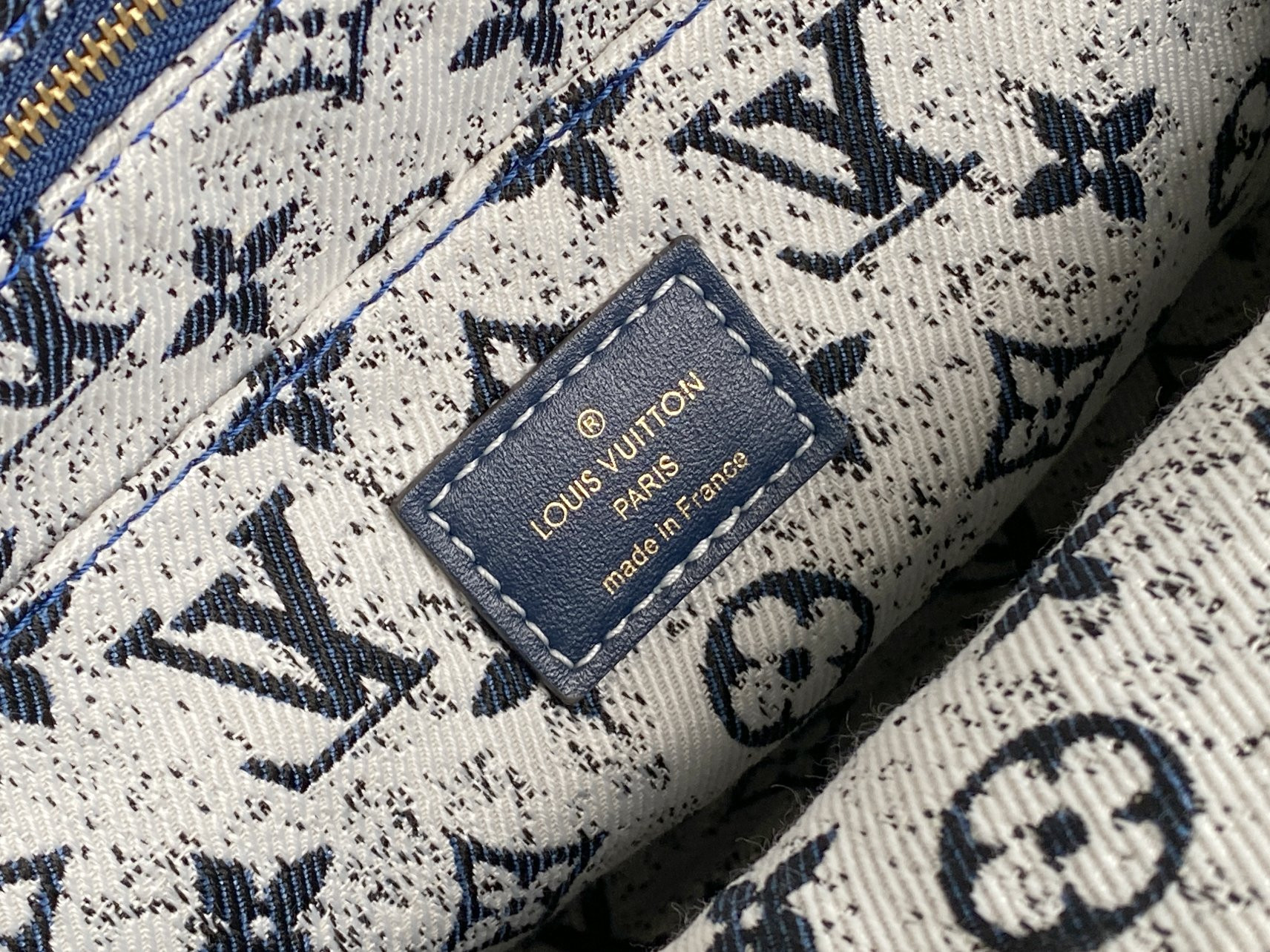 L0vis Vvtt0n OnTheGo MM M59608 35x27x14CM