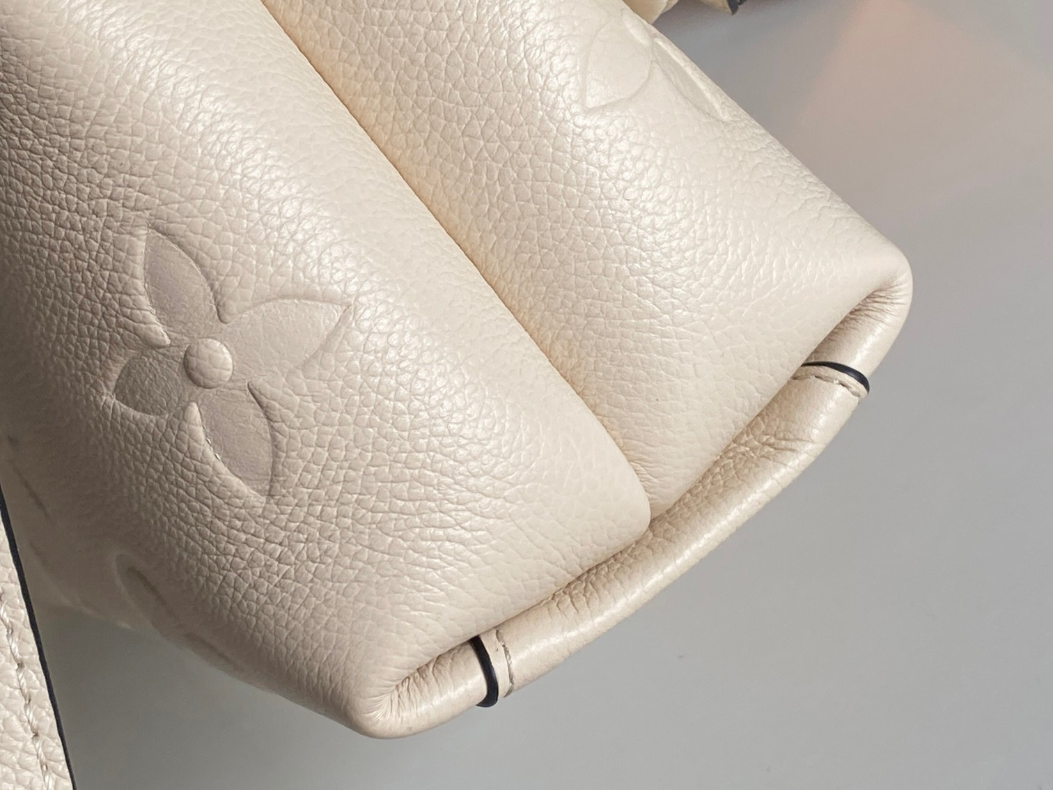 LV MADELEINE BB M46008  9.4 x 6.7 x 3.3 inches