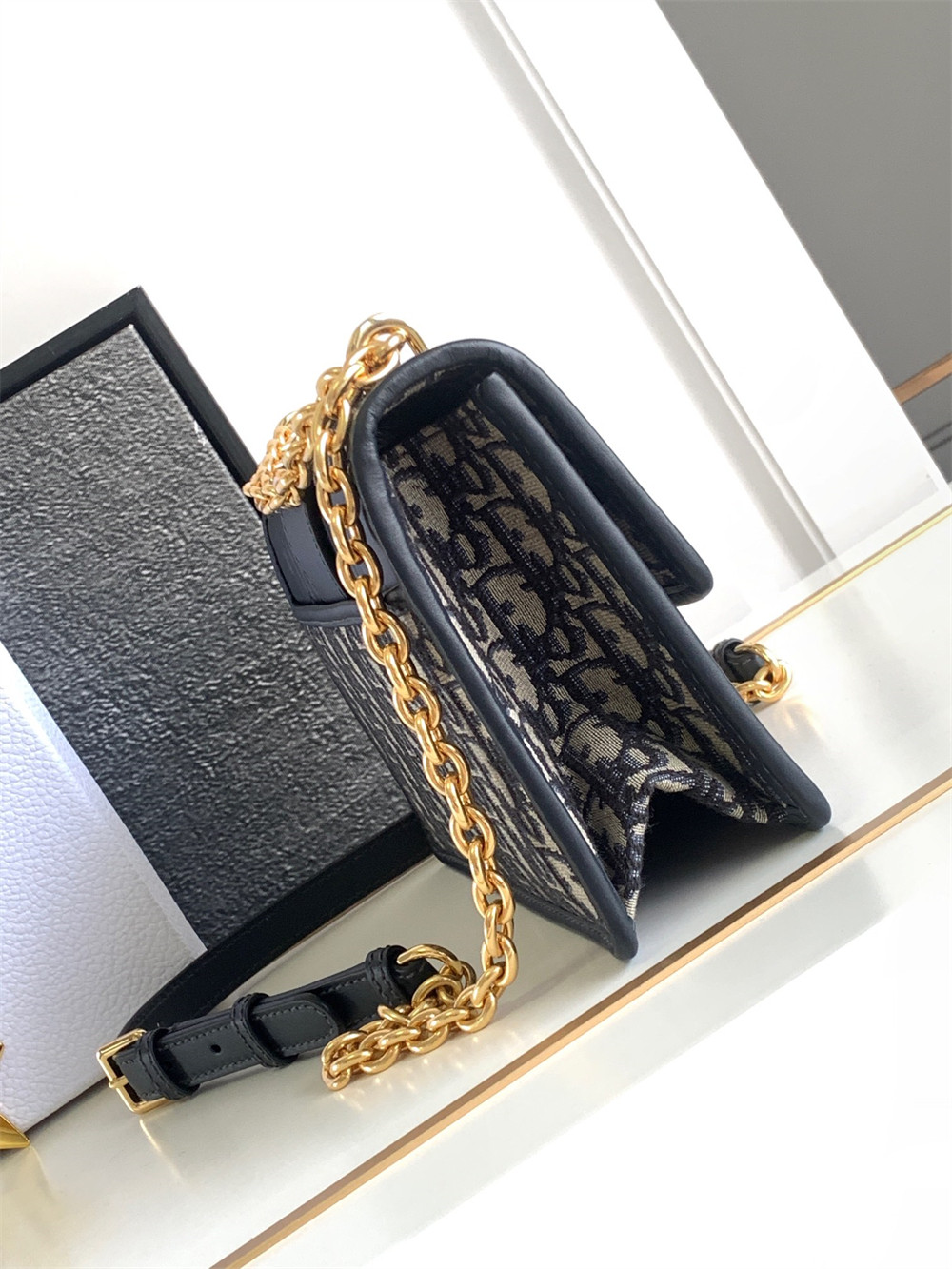 D10r 30 MONTAIGNE EAST-WEST BAG WITH CHAIN Blue D10r Oblique Jacquard 25x16.5x8 cm