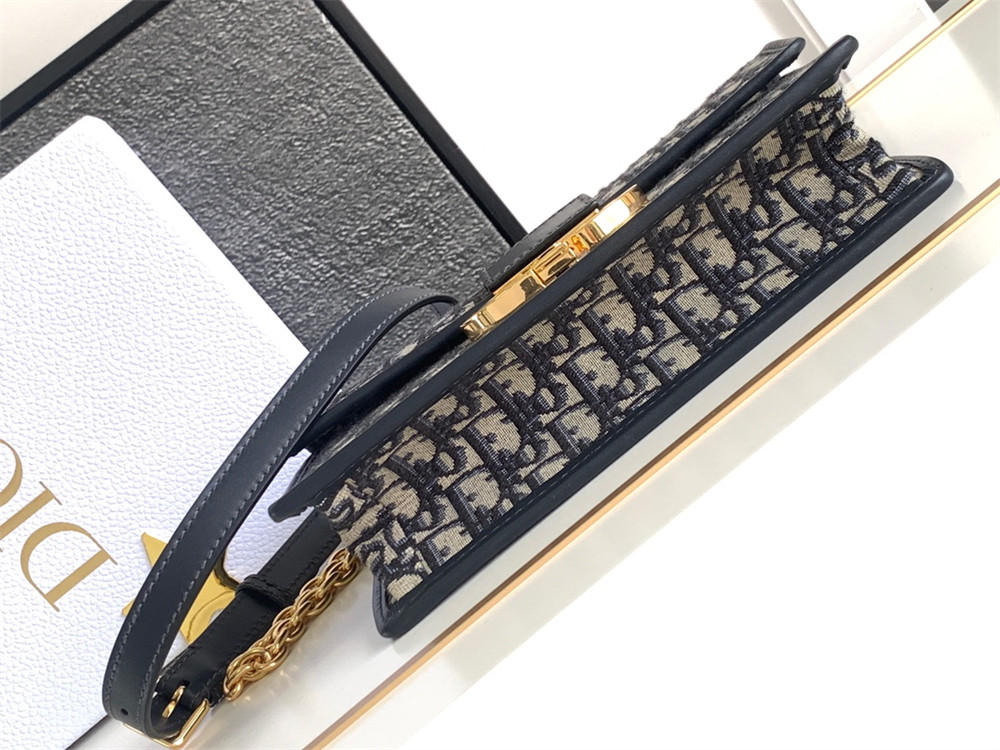 D10r 30 MONTAIGNE EAST-WEST BAG WITH CHAIN Blue D10r Oblique Jacquard 25x16.5x8 cm