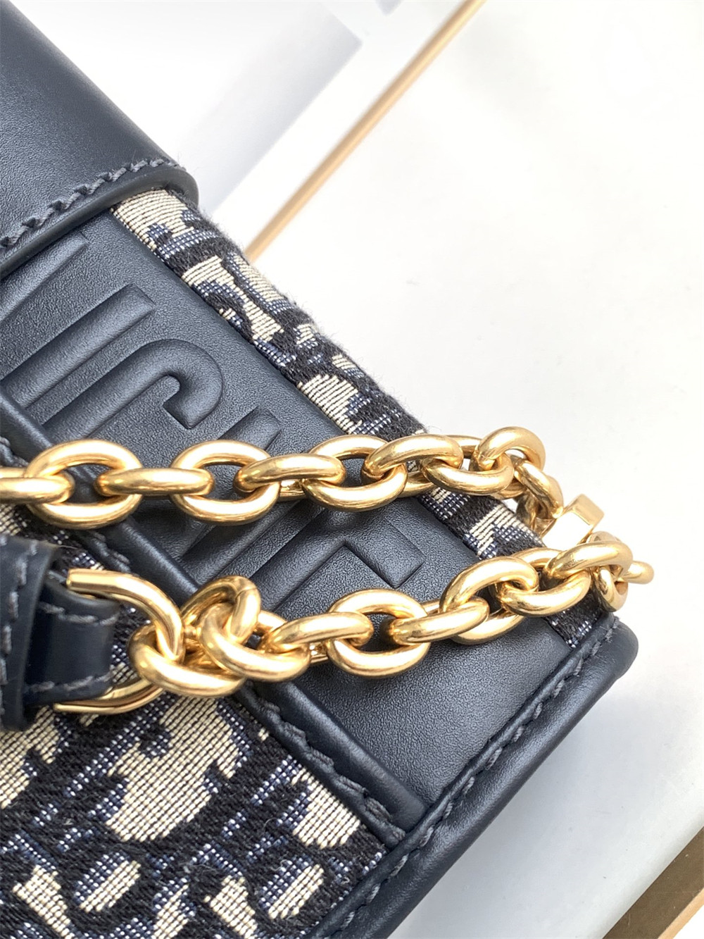 D10r 30 MONTAIGNE EAST-WEST BAG WITH CHAIN Blue D10r Oblique Jacquard 25x16.5x8 cm