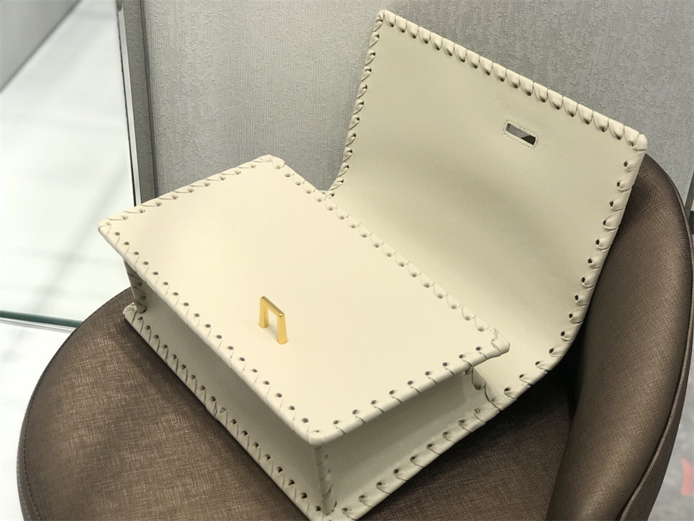 D10r 30 MONTAIGNE CHAIN BAG WHITE