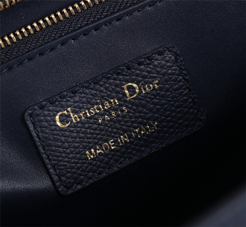 D10r 30 MONTAIGNE CHAIN BAG Grained Navy