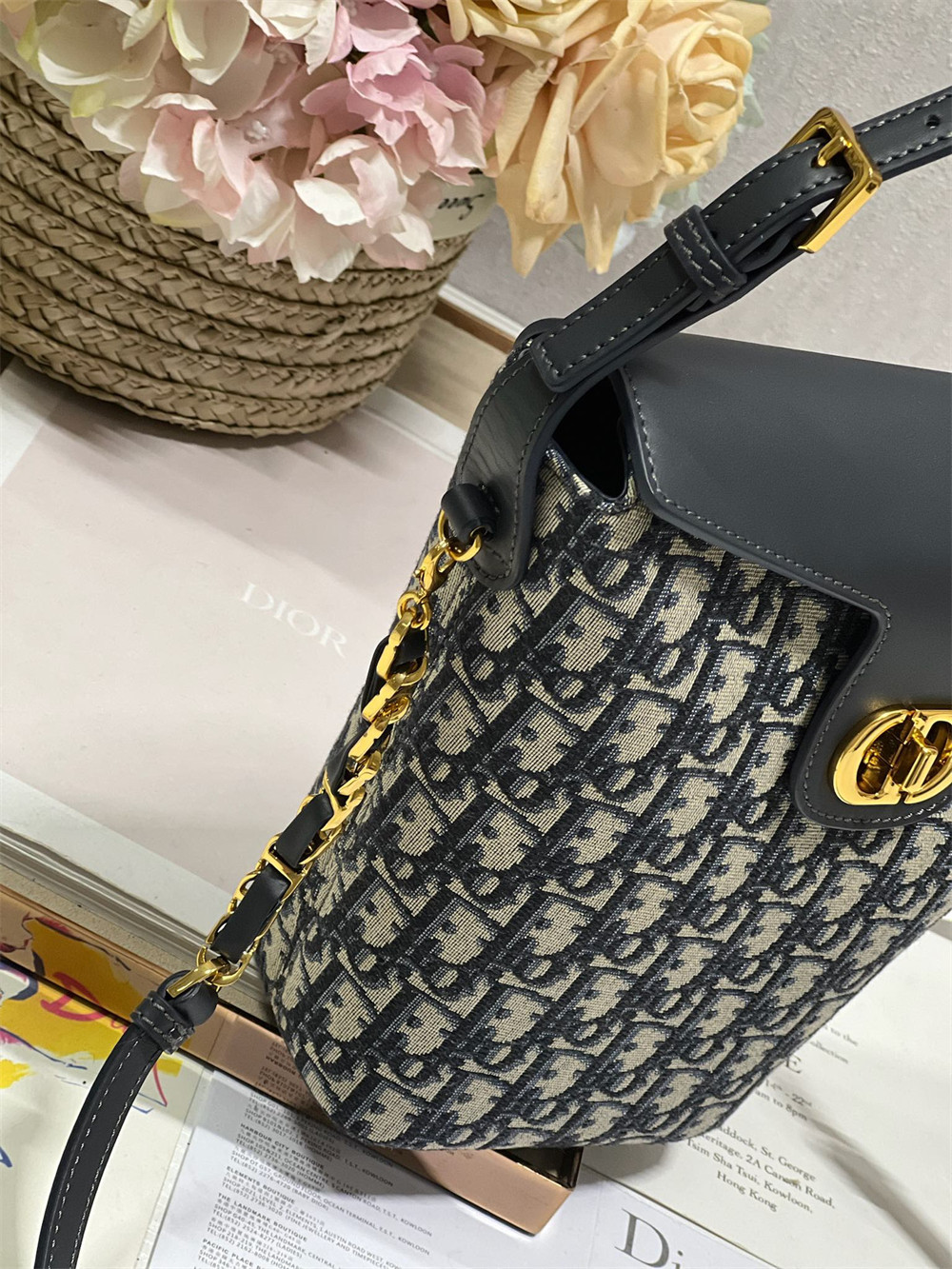 D10r 30 Montaigne Large Chain Bucket Bag Oblique Jacquard and Calfskin