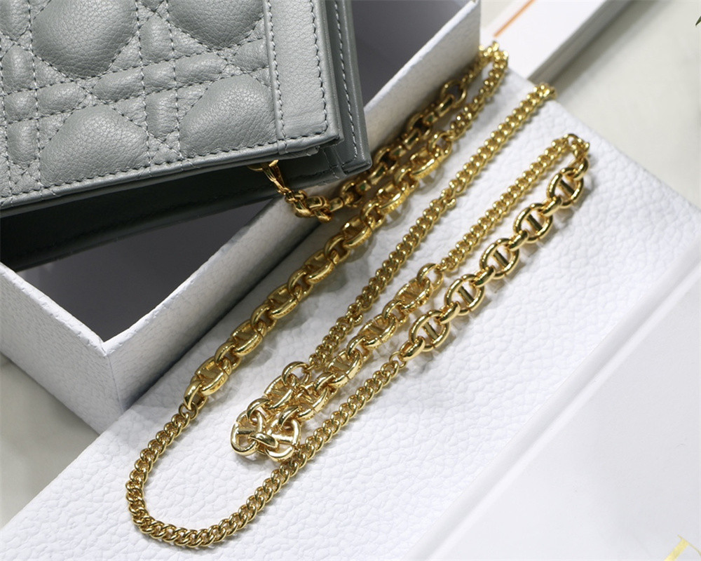 D10r CARO ZIPPED POUCH WITH CHAIN Grey S*pple Cannage Calfskin 19 x 14 x 4.5 cm