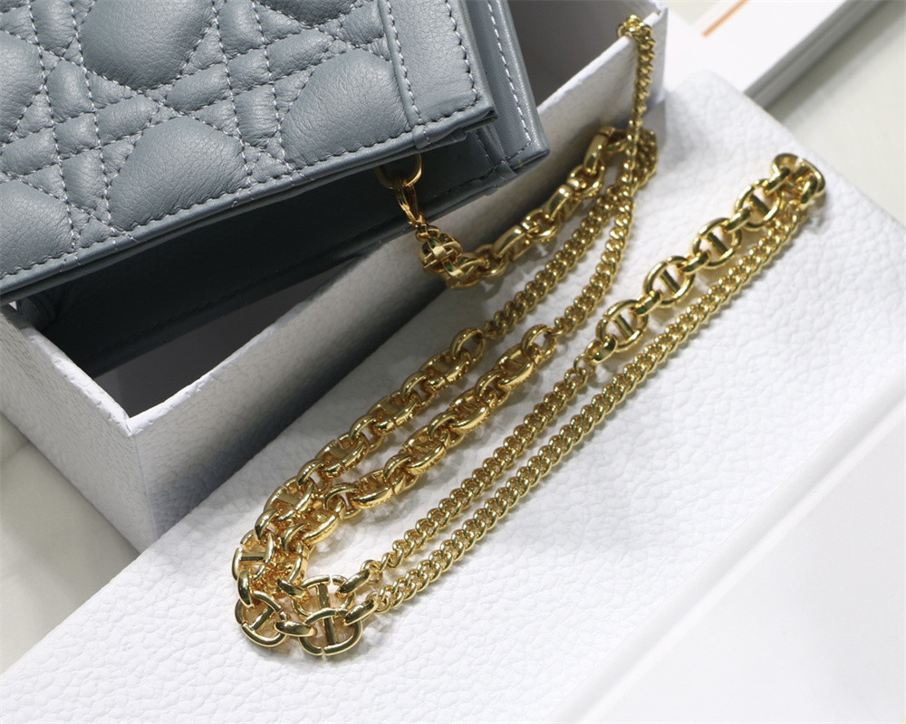 D10r CARO ZIPPED POUCH WITH CHAIN Blue S*pple Cannage Calfskin 19 x 14 x 4.5 cm