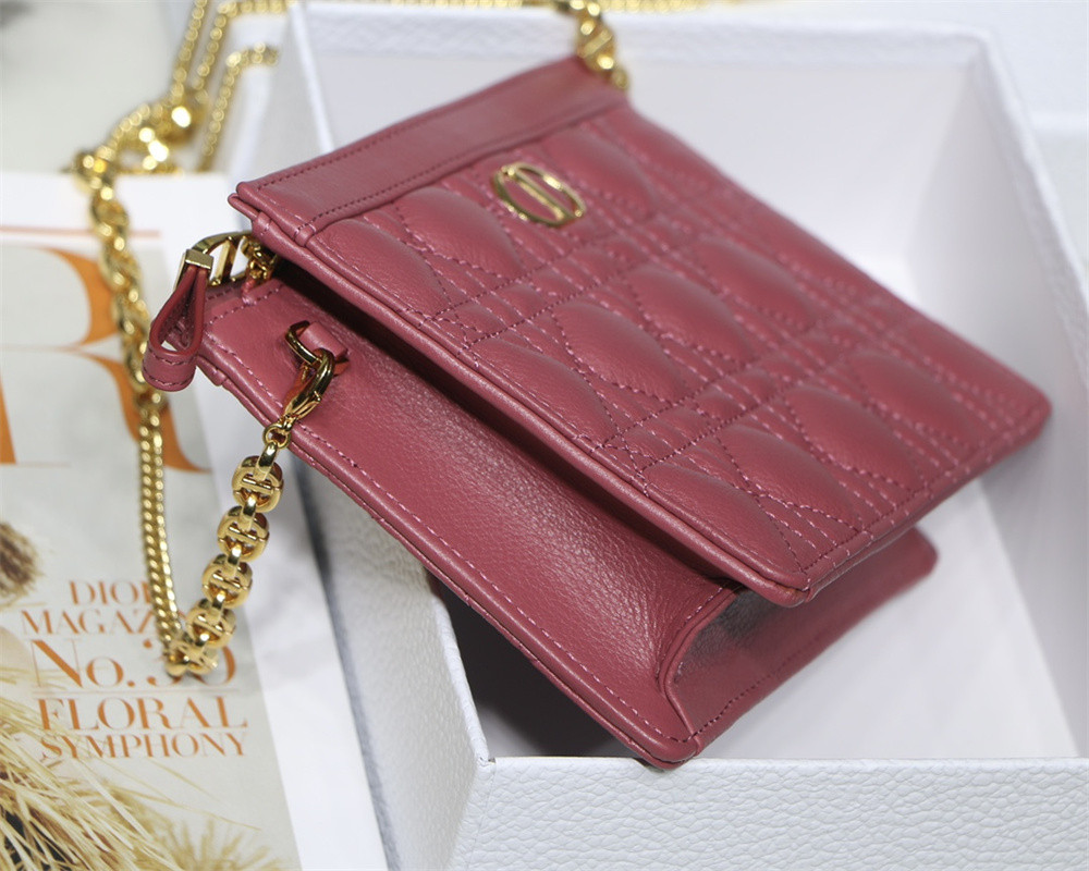 D10r CARO ZIPPED POUCH WITH CHAIN Red S*pple Cannage Calfskin 19 x 14 x 4.5 cm