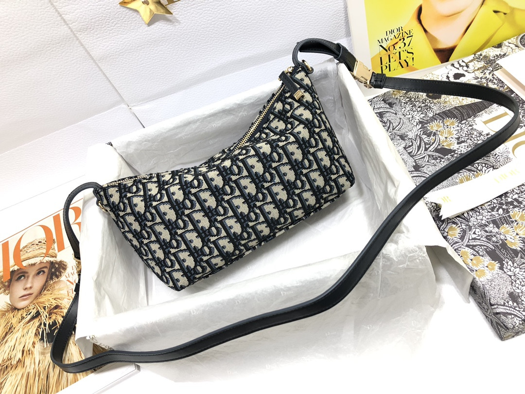 Medium D10r travel Nomad Pouch