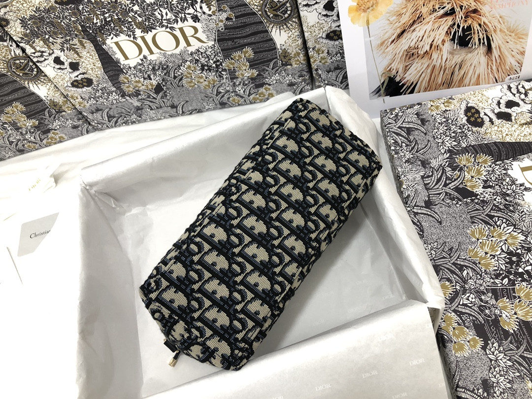 Medium D10r travel Nomad Pouch