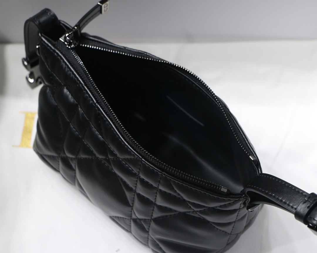 D10r TRAVEL NOMAD POUCH BLACK