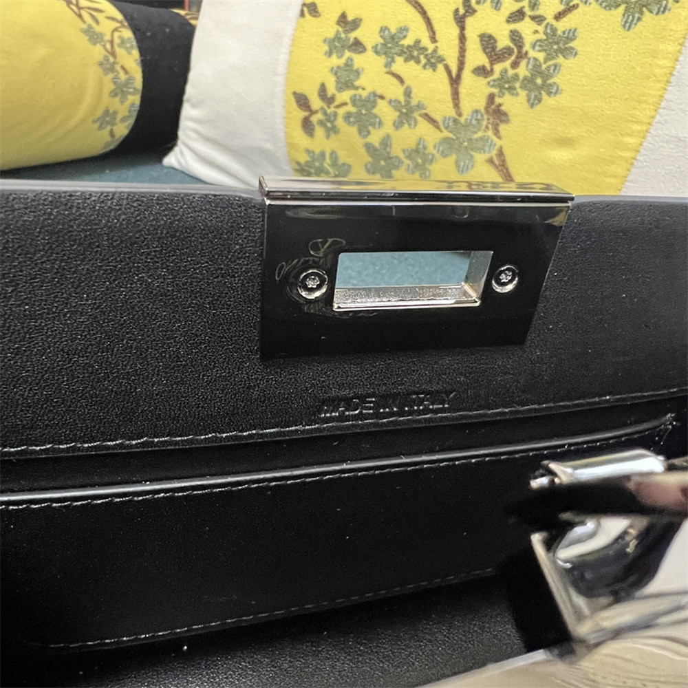 Va1e*ntin0 GARAVANI SMALL ROCKSTUD PADDED NAPPA HANDBAG BLACK