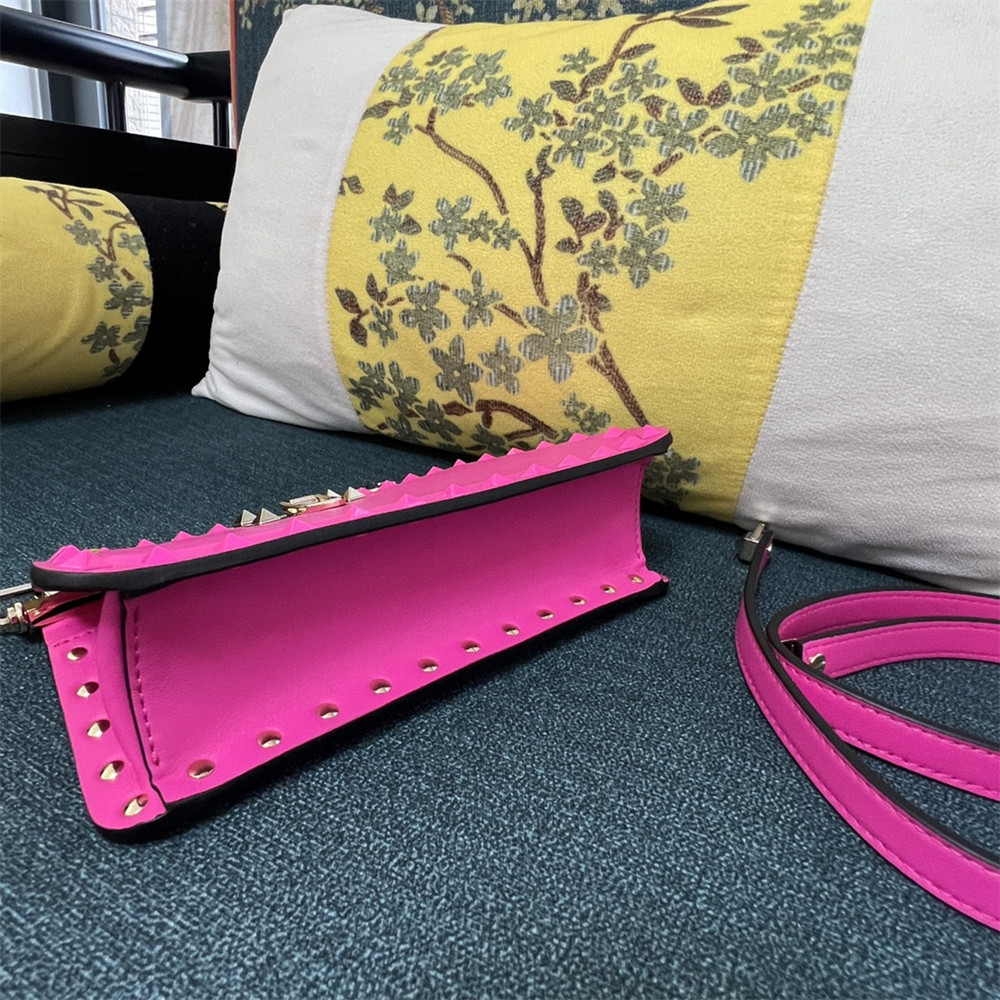 Va1e*ntin0 GARAVANI ROCKSTUD23 SMALL SMOOTH CALFSKIN SHOULDER BAG ROSERED